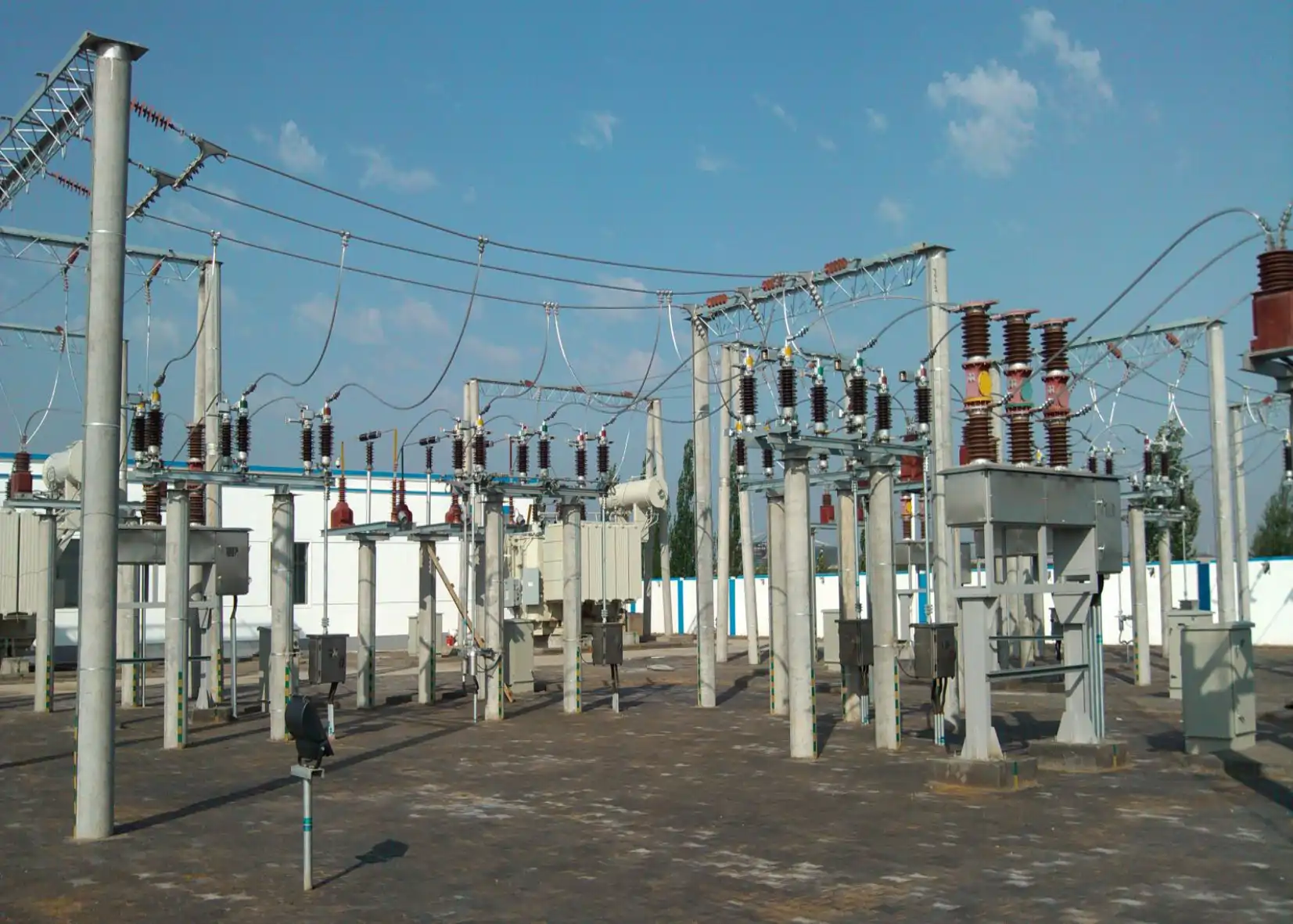 Ingeniería eléctrica industrial y construcción de Líneas Media Tensión