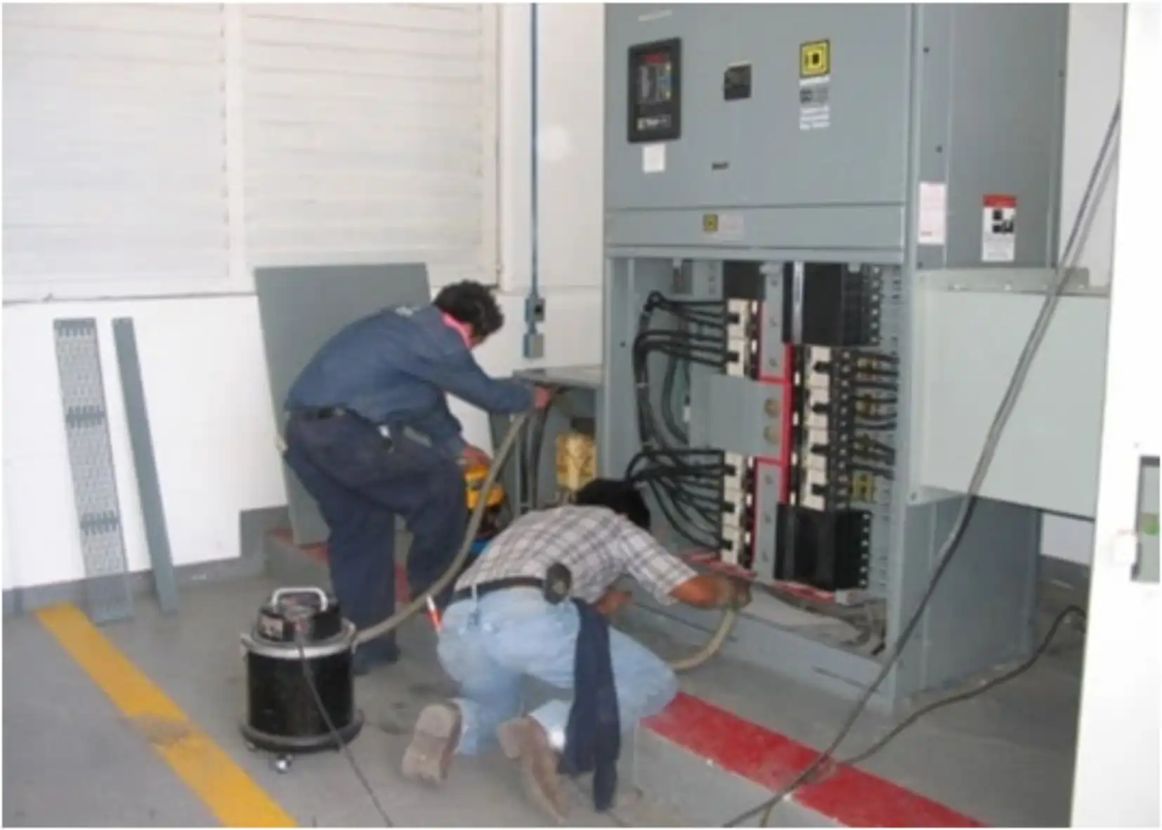 Instalación eléctrica industrial para fábrica papelera