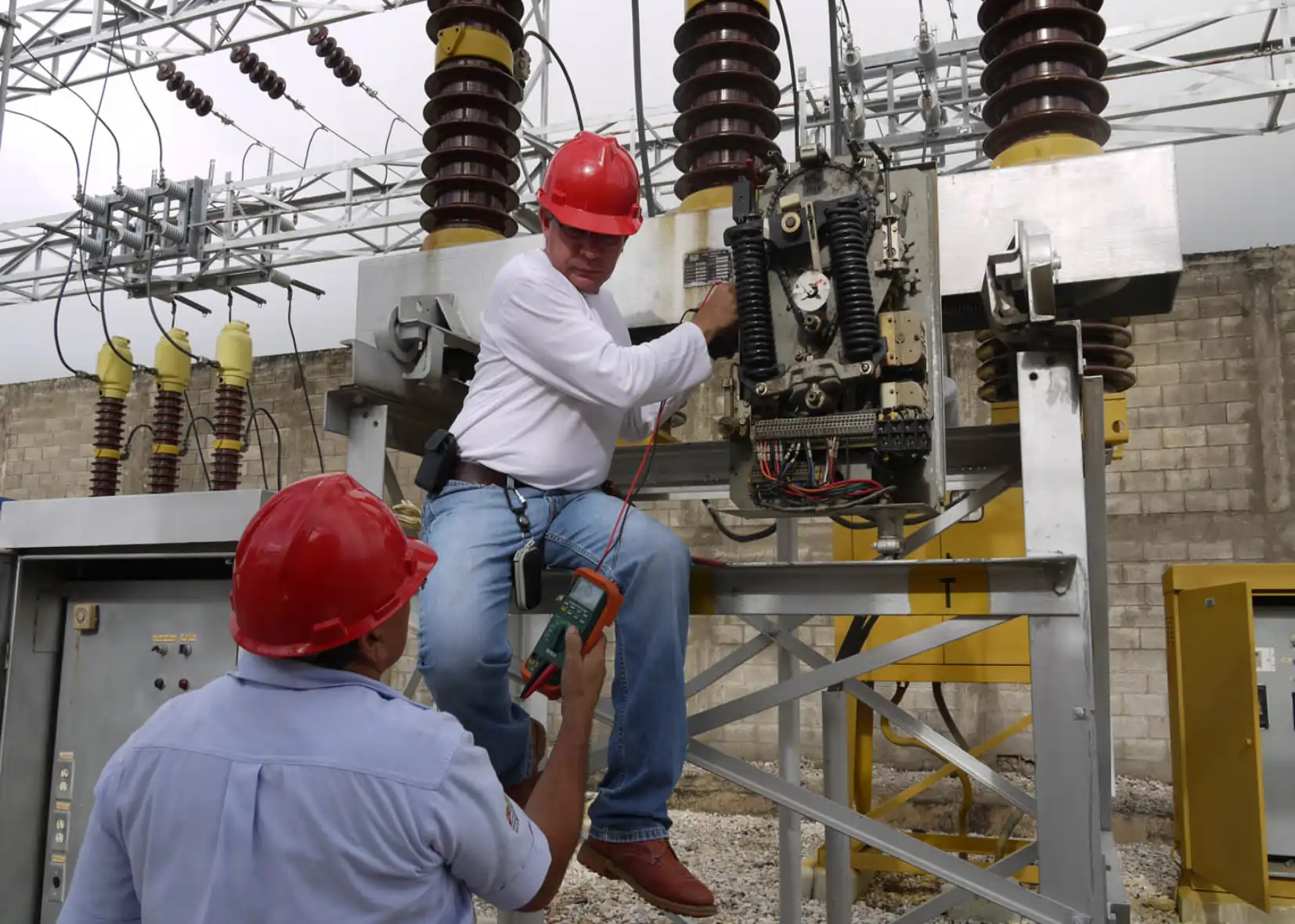 Distribución eléctrica para habitaciones y áreas comunes