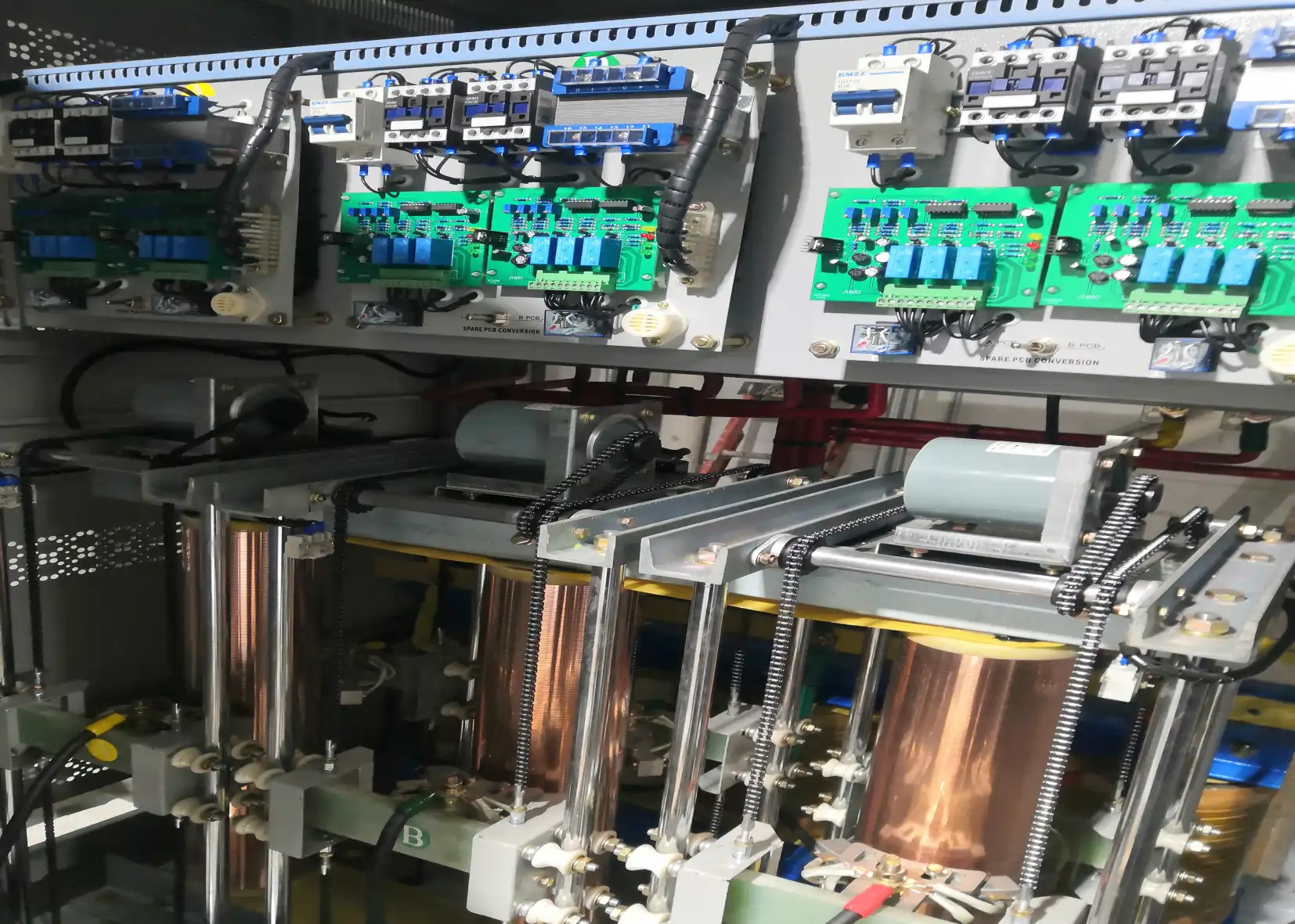 Banco de capacitores automático fabricado por IRTSA para corrección de factor de potencia