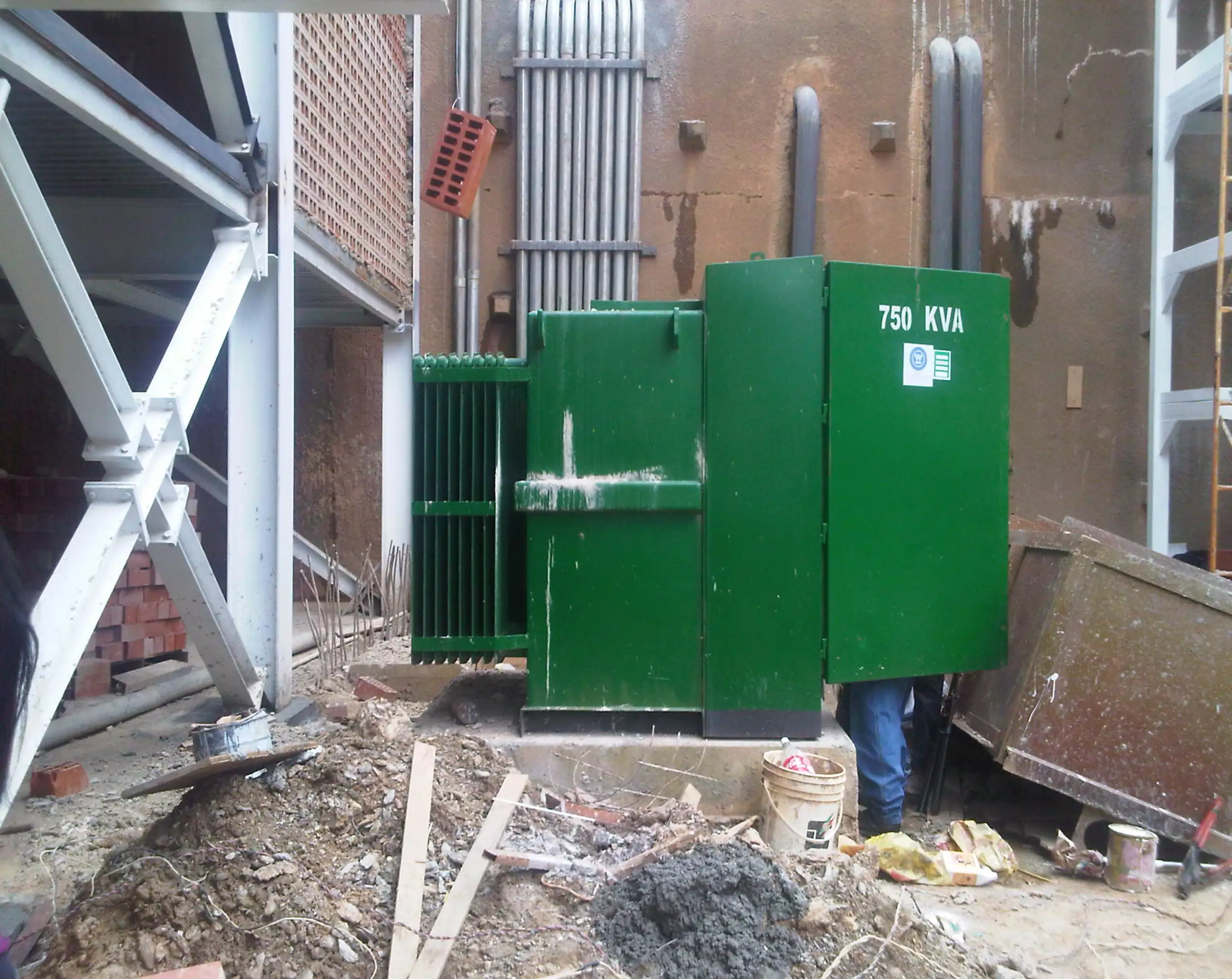 Gestión de proyecto eléctrico e instalación de subestación en media tensión