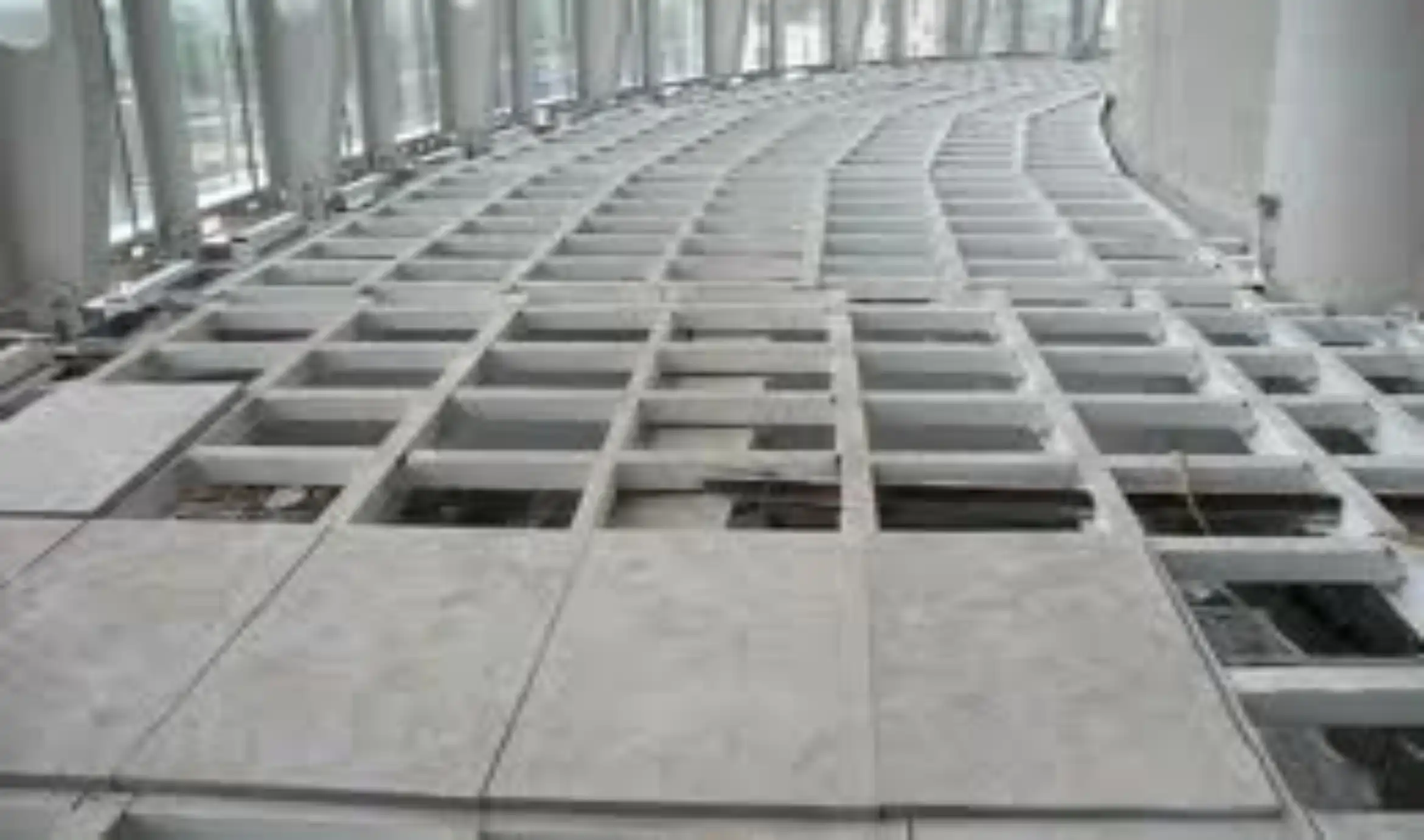 Proyecto de piso elevado para oficinas corporativas