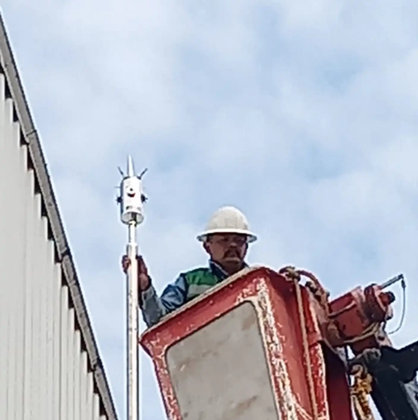 Inspección técnica de sistema de pararrayos y tierra física